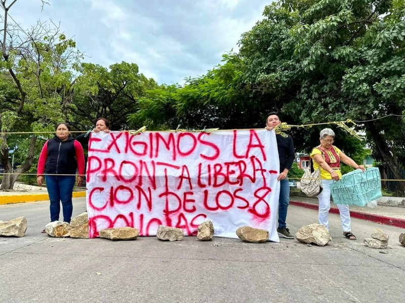 Serán liberados ocho policías retenidos por lacandones en Ocosingo