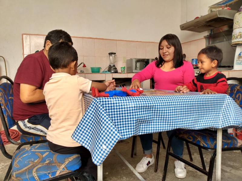 Sergio Contreras promete priorizar atención a mujeres jefas de familia