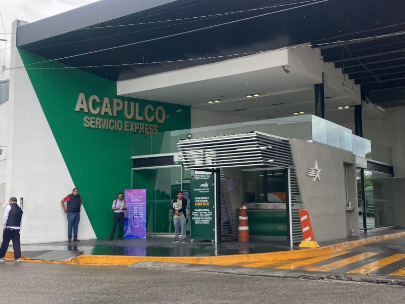 Servicios de transporte suspenden salidas a Acapulco