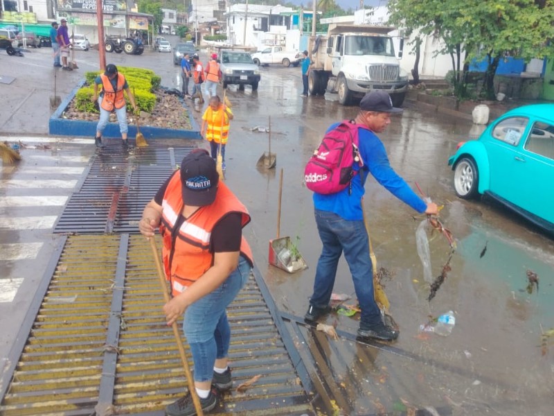 Servicios Públicos Municipales atiende zonas afectadas por lluvias en Mazatlán