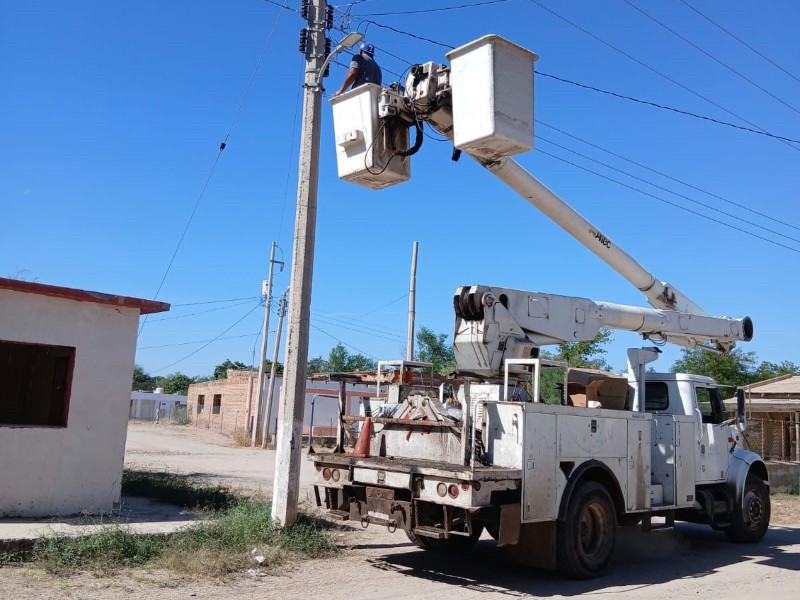 Servicios Públicos rehabilita alumbrado en tres comunidades de Guaymas