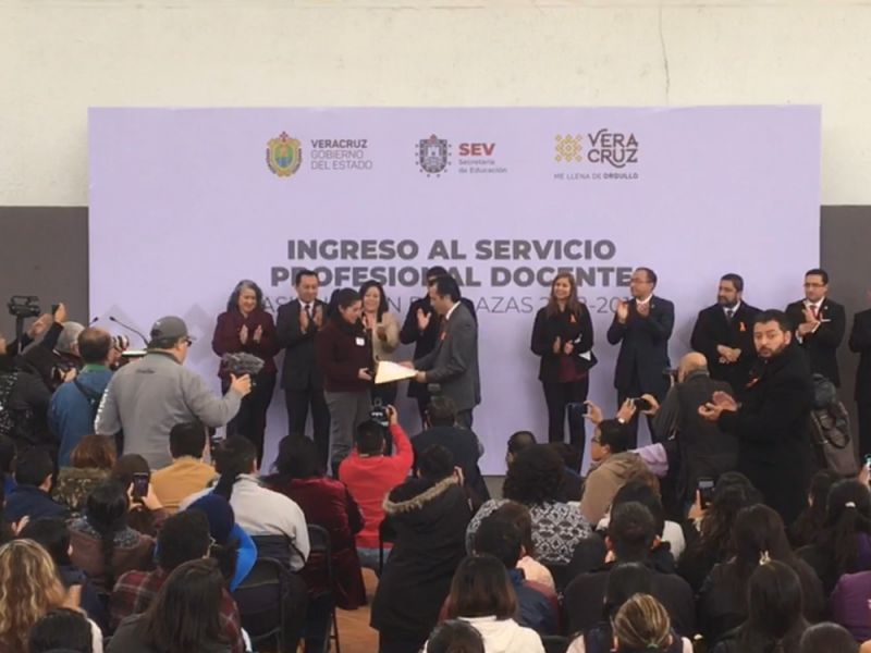 SEV entrega plazas de servicio profesional docente