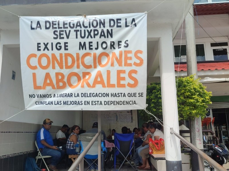 SEV Tuxpan; sin recursos, equipos y  en paro