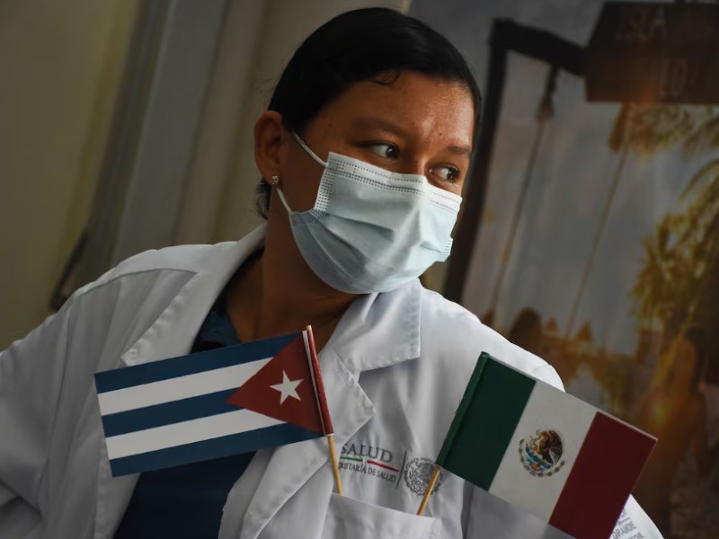 Sheinbaum confirma continuidad de médicos cubanos en México