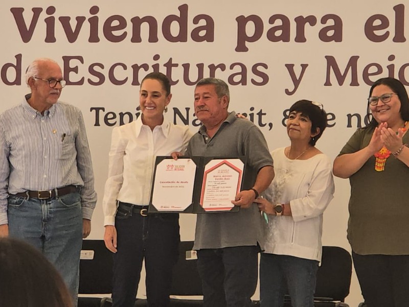 Sheinbaum encabeza en Tepic entrega de documentos y anuncia nuevas viviendas