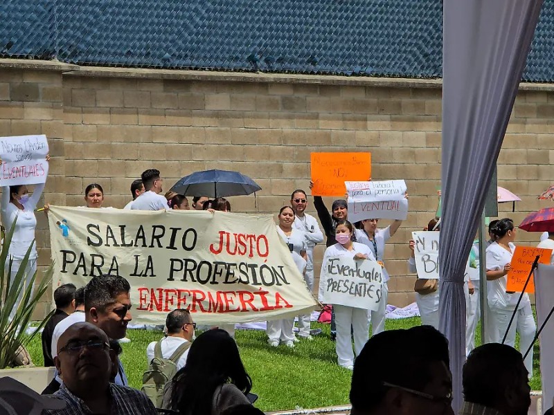 Sheinbaum enfrenta protestas por falta de base y medicinas