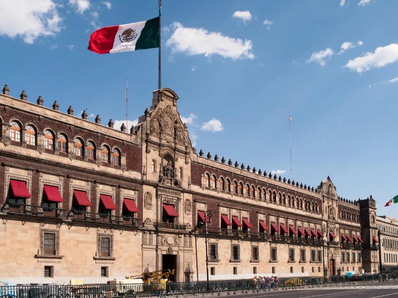 Sheinbaum presenta iniciativa contra doble nacionalidad para presidente y gobernadores