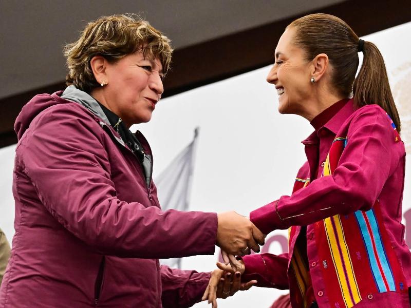 Sheinbaum y Delfina Gómez sostienen reunión con servidores de la nación
