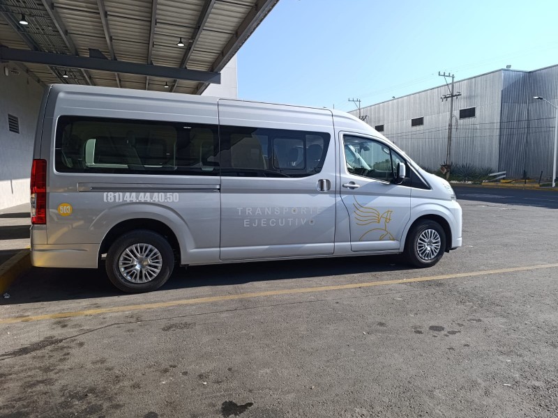 Aeropuerto tapatío pone en marcha servicio de shuttles ante crisis con taxis