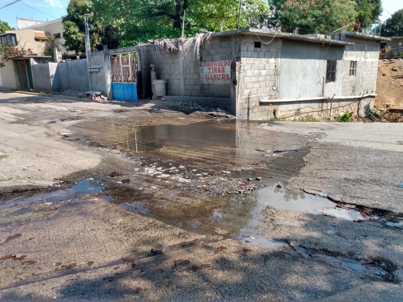 Si atención fuga de aguas negras en la Jesús Rasgado