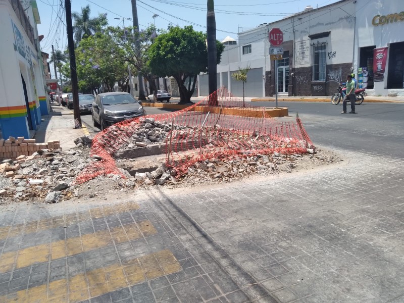SIAPA tiene abandonada obra en calle Oaxaca y Allende