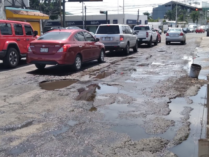 SIAPA deja sin reparación fuga en av. Insurgentes