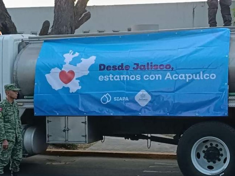 SIAPA envía tres pipas de agua potable a Guerrero