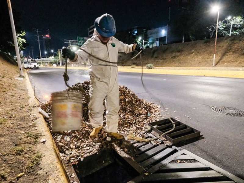 Siapa realiza limpieza y desazolve en la avenida Lázaro Cárdenas