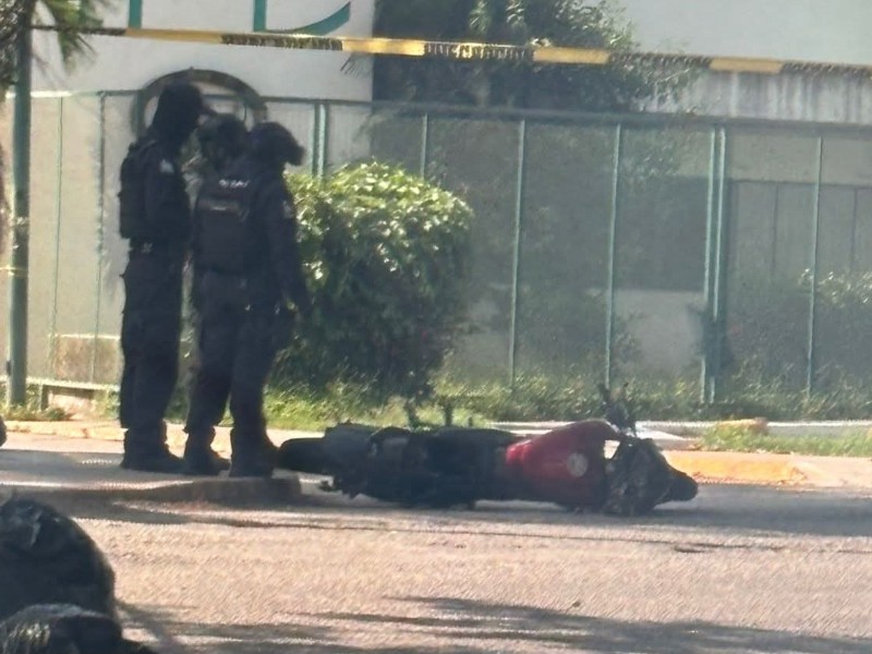 Sicarios ejecutan a motociclista y tras persecución son detenidos