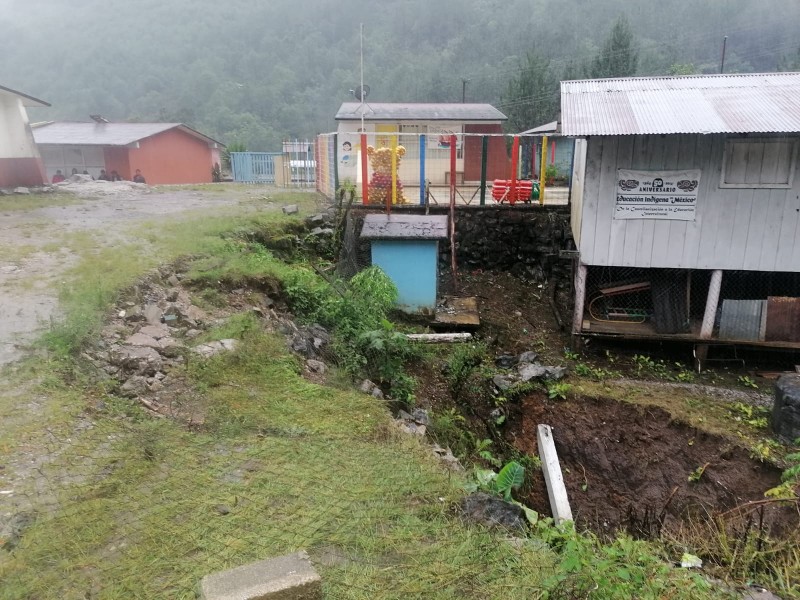 Sierra Negra:inspeccionarán escuelas para garantizar regreso de alumnos tras lluvias