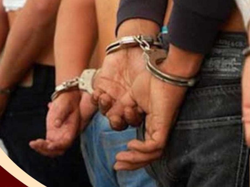 Siete detenidos durante cateos en Colima