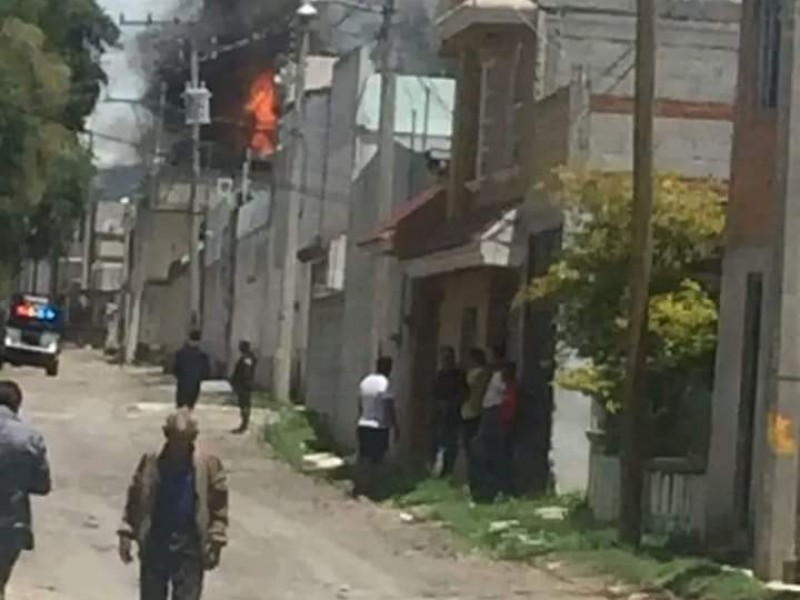 Siete heridos tras explosión de gas en San Cristobal Tepatlaxco