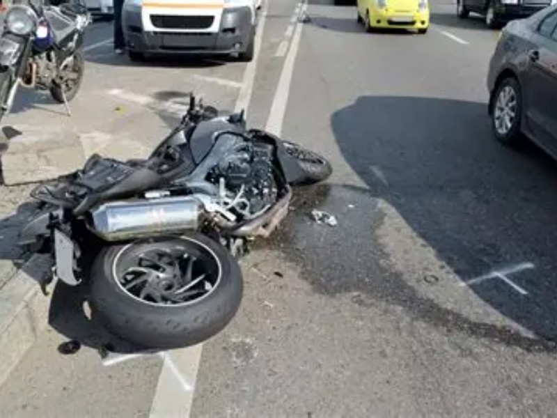 Siete motociclistas al día acaban en el suelo: alertan bomberos de Michoacán
