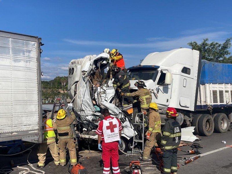 Siete muertos y tres lesionados deja accidente en El Arenal