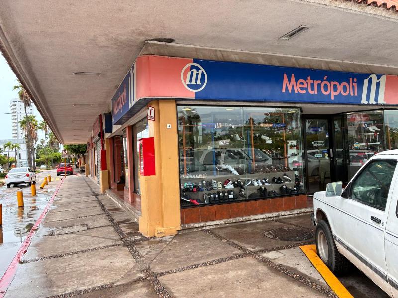 Siete negocios ya abrieron en Plaza Fiesta, pero las ventas no repuntan