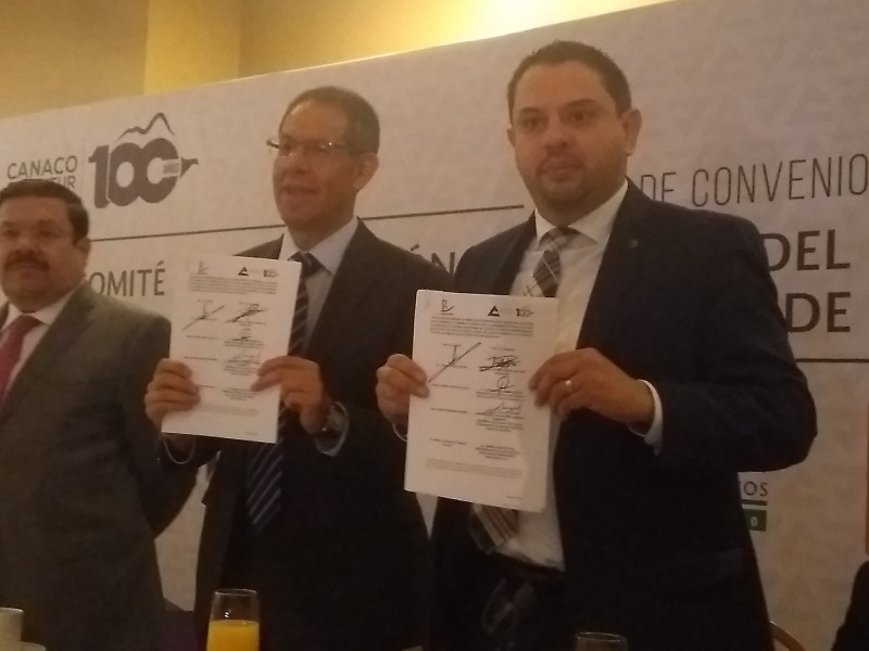 Signan acuerdo de colaboración empresarios y Comité anticorrupción