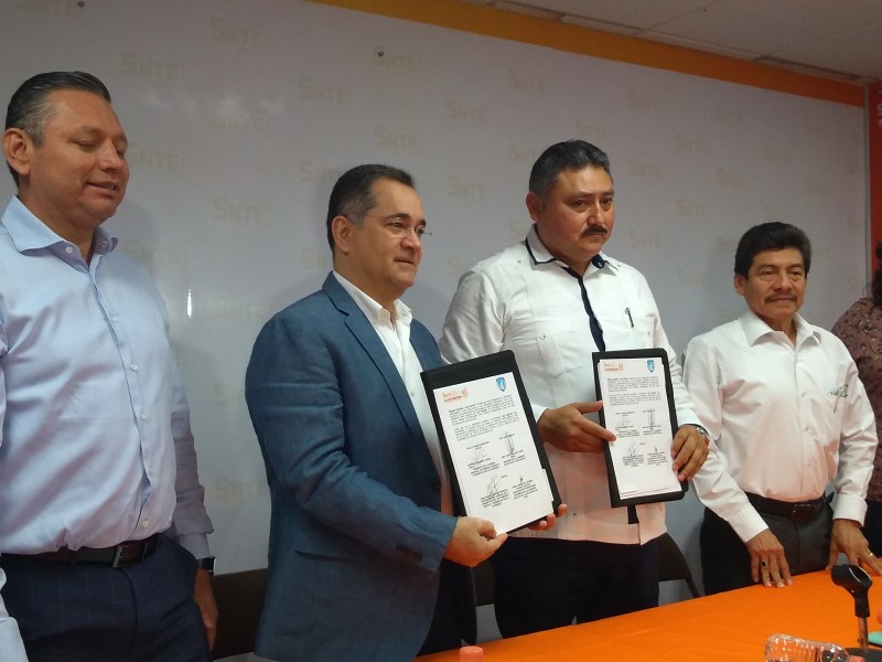 Signan convenio de colaboración CANACO y SNTE