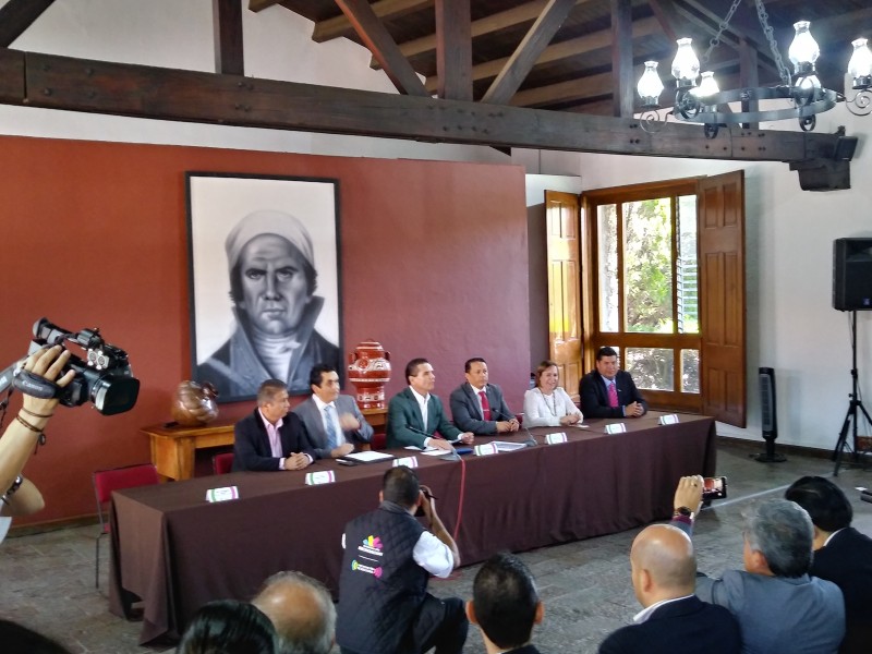 Signan convenio para fortalecer obras en Michoacán