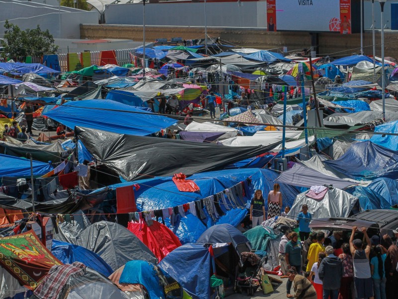 Sigue creciendo campamento de migrantes en Tijuana