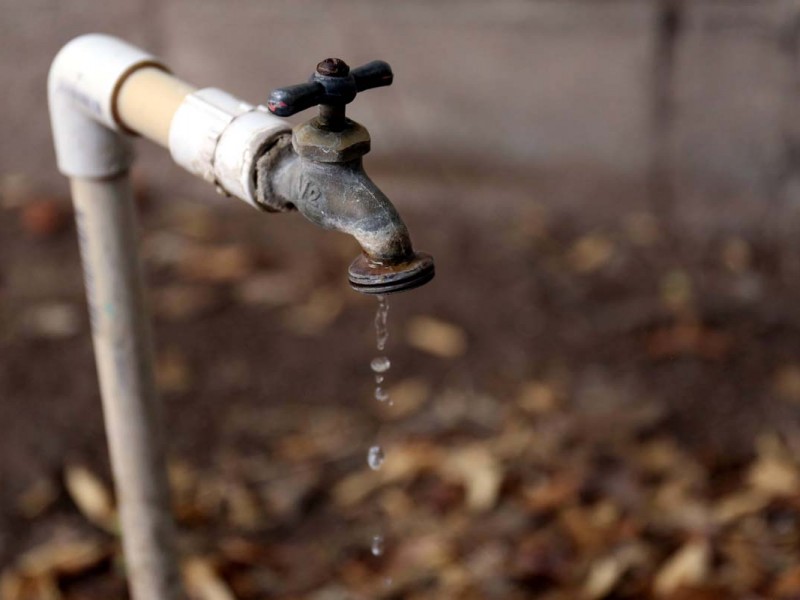 Sigue  desbasto de agua potable