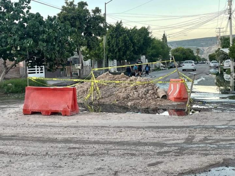 Sigue el colapso de drenajes al sur de Torreón 
