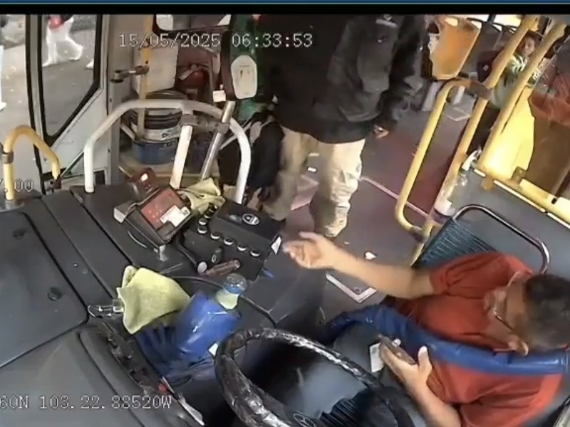 Sigue hospitalizado chofer golpeado con termo metálico