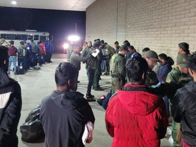 Sigue la detención de grupos de migrantes por Lukeville, Arizona
