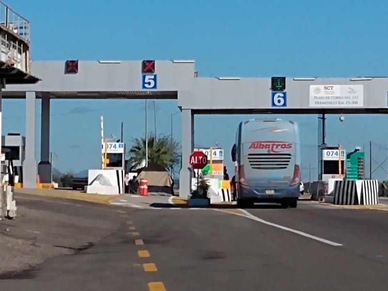 Continúa tomada la caseta de cobro de Hermosillo