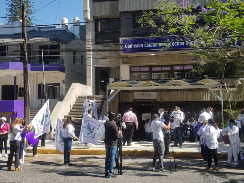 Siguen agresiones contra personal médico