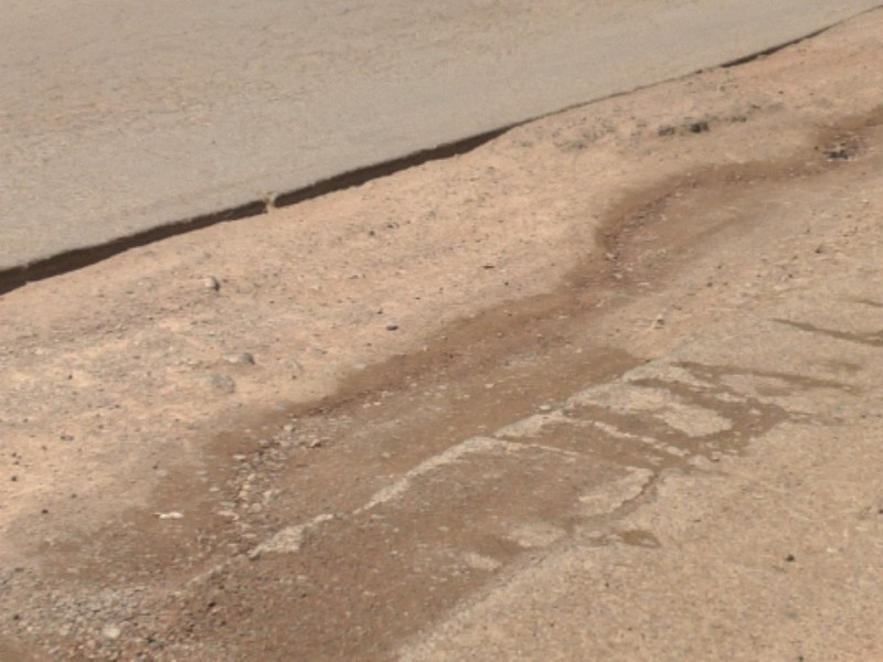 Siguen baches sin reparar en lomas del sol