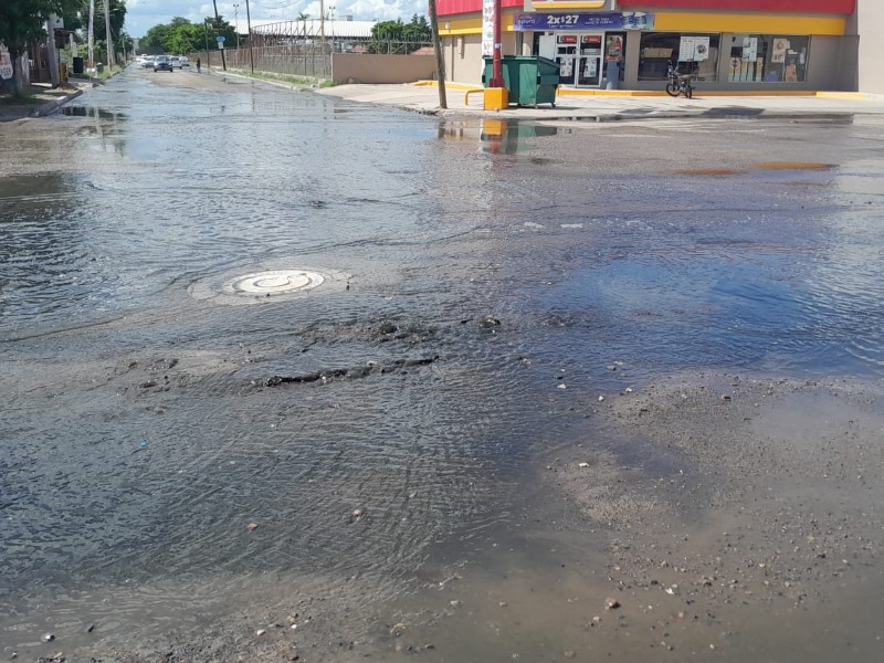 Siguen brotes de aguas negras afectan a colonias del oriente de Navojoa