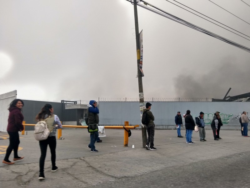 Siguen combatiendo incendio en Toluca