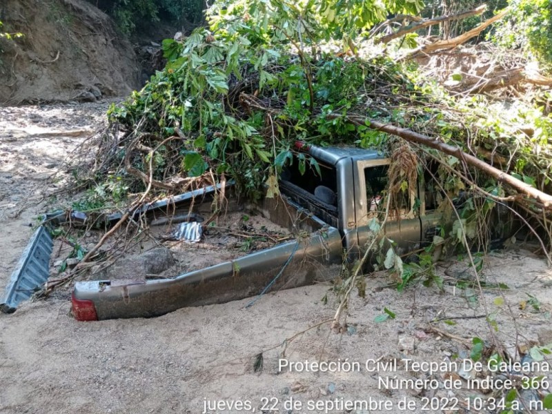 Siguen desatendidas comunidades serranas de Tecpan tras daños por lluvias