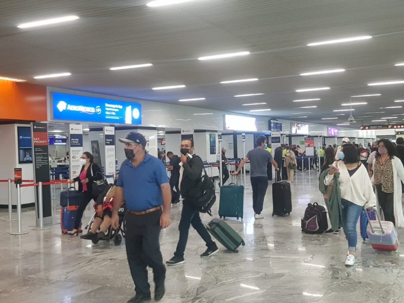 Siguen filtros sanitarios en Aeropuerto de Guadalajara