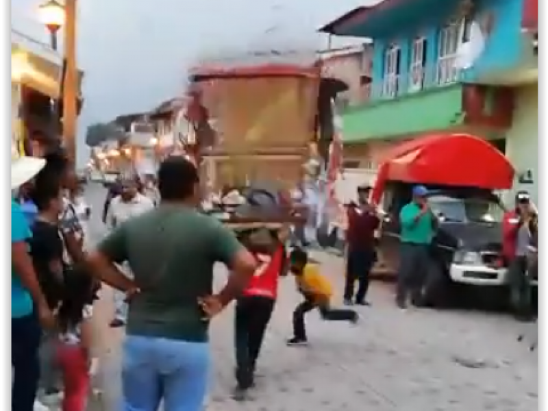 Siguen las fiestas en Xico, celebran a Santa Elena