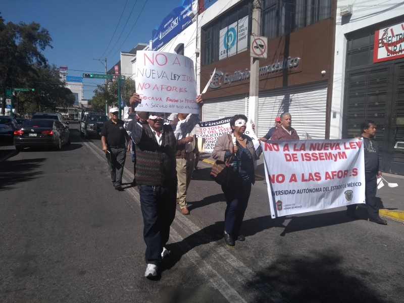 Siguen las marchas en contra de Ley ISSEMYM