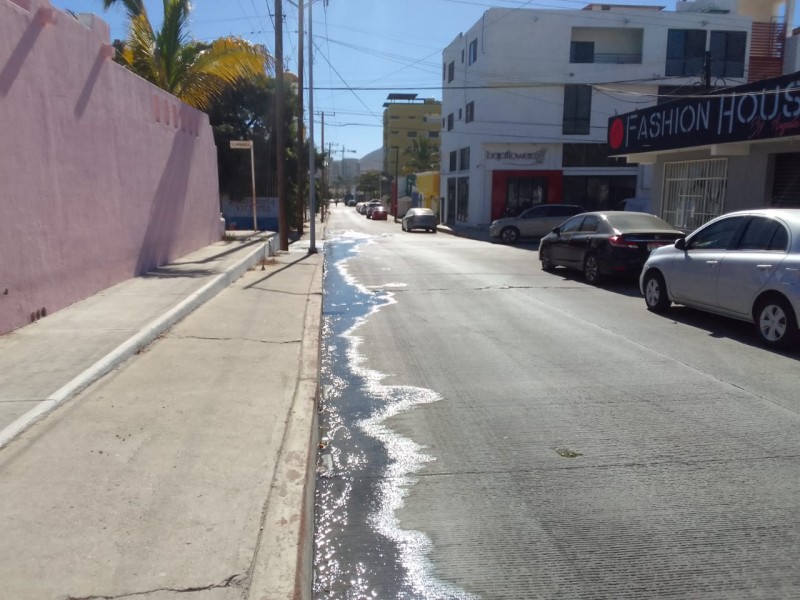 Siguen los derrames de agua potable en Cabo San Lucas