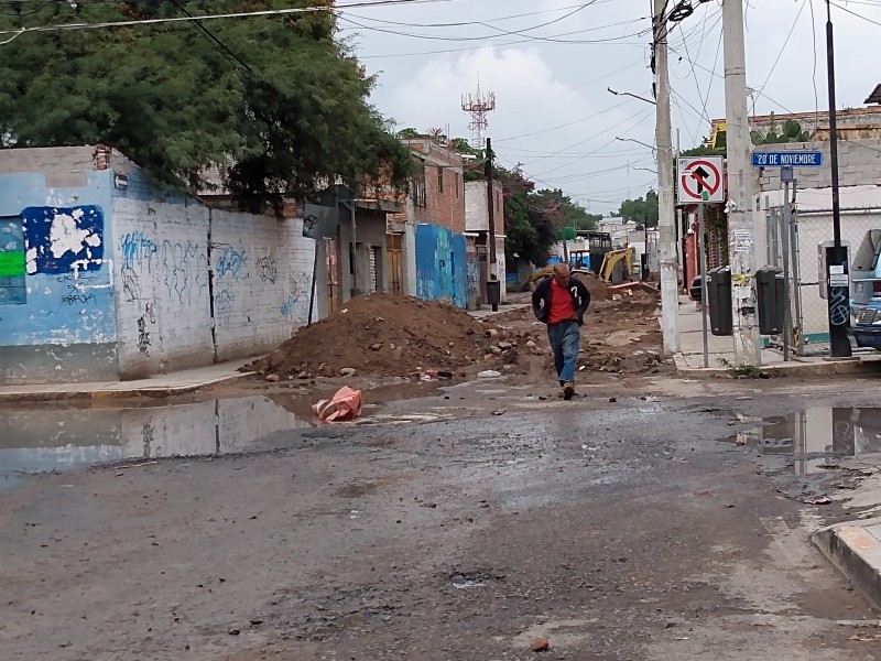 Siguen obras en escuela y calle de Carrillo