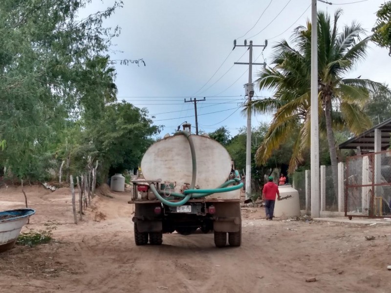 Siguen padeciendo la falta de agua