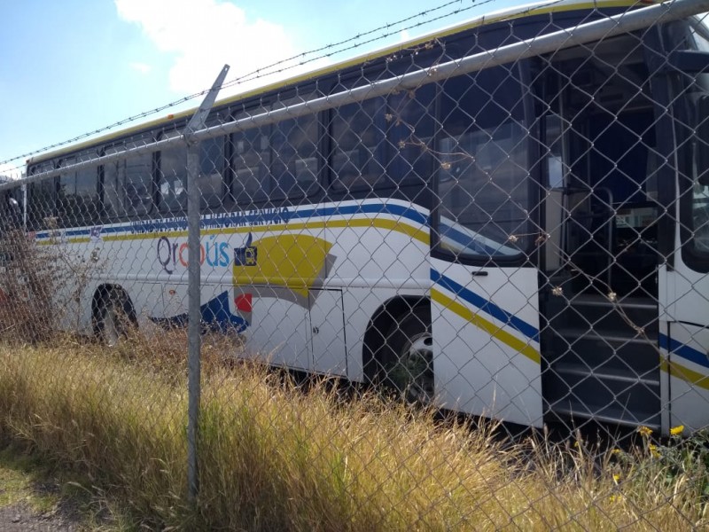 Siguen parados camiones rentados a ADO