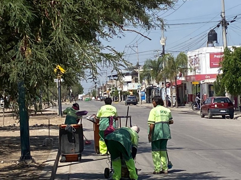 Siguen tirando basura en las calles.