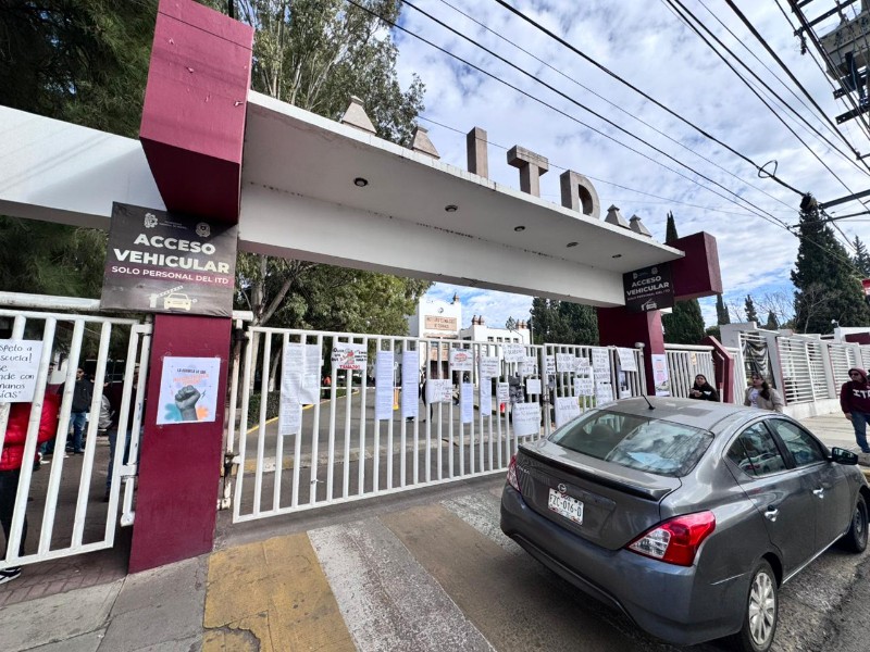 Siguen tomadas las instalaciones del ITD; estudiantes exigen destitución del director