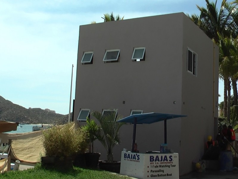 Siguen trabajos de construcción en playa el Médano