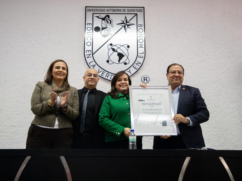 Silvia Amaya Llano recibe constancia como rectora electa